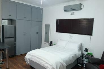 پانسیون Nikita S Self Catering Haven 2