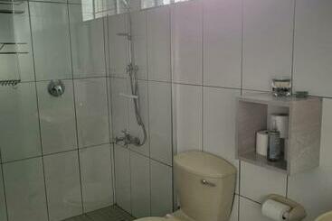 پانسیون Nikita S Self Catering Haven 2