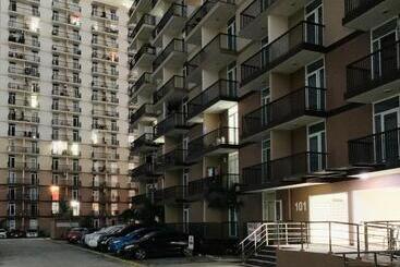 Quayside Condo Near Airport