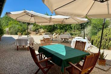 تختخواب و صبحانه Casale Terre Rosse