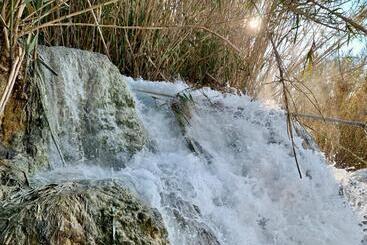 تختخواب و صبحانه Casale Terre Rosse