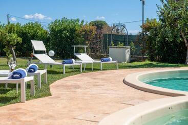 تختخواب و صبحانه Hasamami Eco Trullo, Ostuni Luxury Suite
