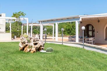 تختخواب و صبحانه Hasamami Eco Trullo, Ostuni Luxury Suite