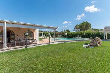 تختخواب و صبحانه Hasamami Eco Trullo, Ostuni Luxury Suite