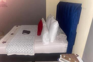 تختخواب و صبحانه Warmbaths Thai Spa And Guest House