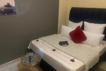 تختخواب و صبحانه Warmbaths Thai Spa And Guest House