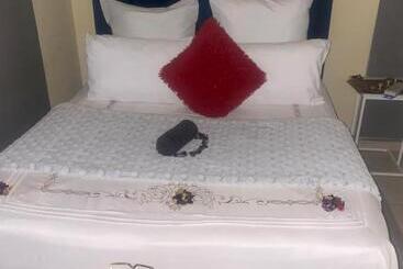 تختخواب و صبحانه Warmbaths Thai Spa And Guest House