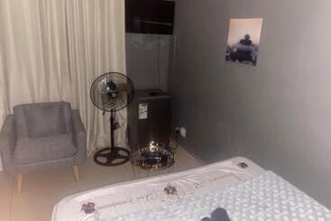 تختخواب و صبحانه Warmbaths Thai Spa And Guest House