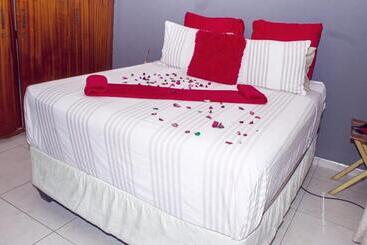 تختخواب و صبحانه Warmbaths Thai Spa And Guest House