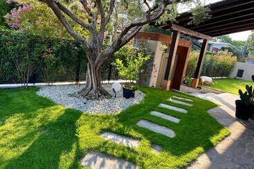 Other Garden   Luxury Bed And Breakfast