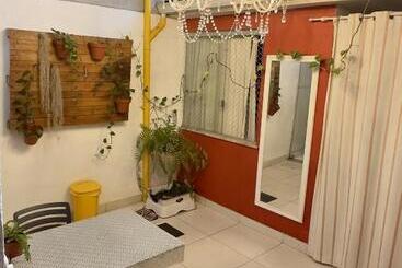 پانسیون Gayfriendly Hostel Bsb Airport