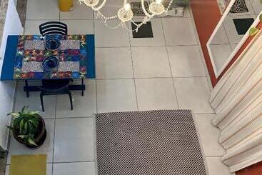 پانسیون Gayfriendly Hostel Bsb Airport