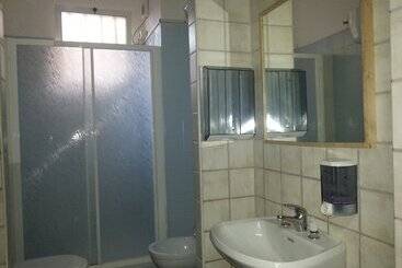 تختخواب و صبحانه Central Station Inn   Hostel