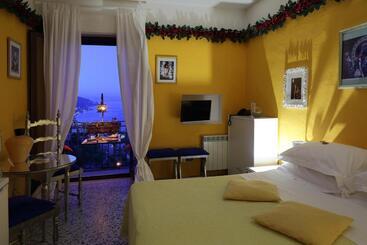تختخواب و صبحانه Isoco Guest House
