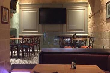 تختخواب و صبحانه Luciano Valletta Boutique