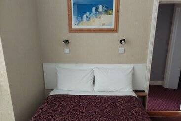 تختخواب و صبحانه Parkway Guesthouse