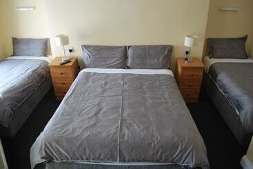 تختخواب و صبحانه Parkway Guesthouse