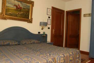 تختخواب و صبحانه Residence Meuble' Cortina