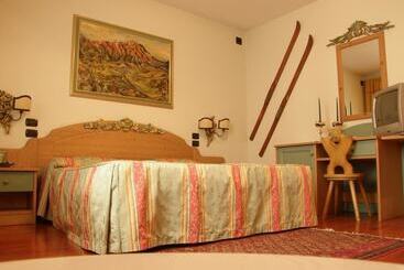 تختخواب و صبحانه Residence Meuble' Cortina