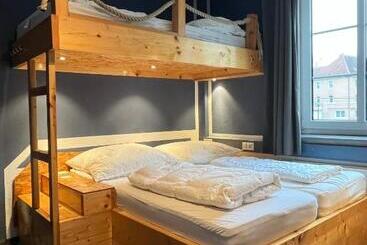 Blue Doors Hostel Ktv
