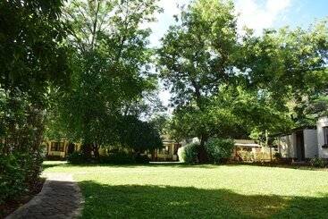مسافرخانه Shoestrings Backpackers Lodge Vic Falls