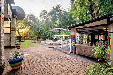 مسافرخانه Shoestrings Backpackers Lodge Vic Falls