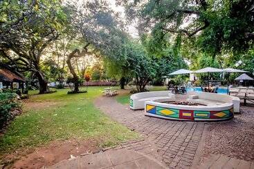 مسافرخانه Shoestrings Backpackers Lodge Vic Falls