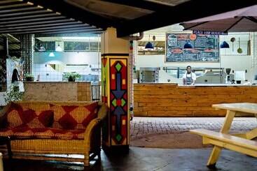 مسافرخانه Shoestrings Backpackers Lodge Vic Falls
