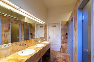 Hostel Mondpalast