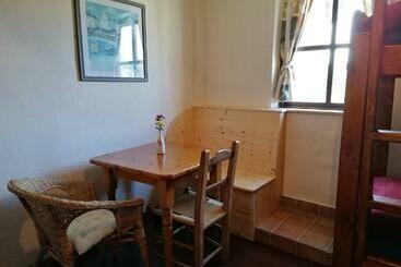 هتل Aille River Tourist Hostel And Camping Doolin