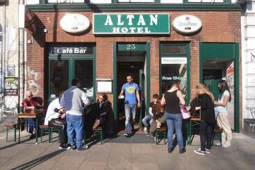 هتل Altan