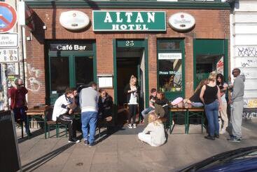 هتل Altan