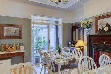 هتل Avoca House B&b