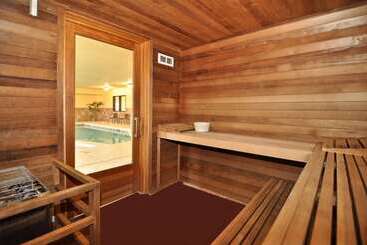 هتل Best Western Plus Eagleridge Inn & Suites