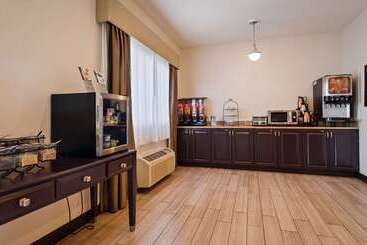 هتل Best Western Plus Eagleridge Inn & Suites