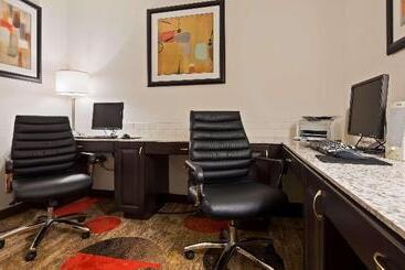 هتل Best Western Plus Eagleridge Inn & Suites