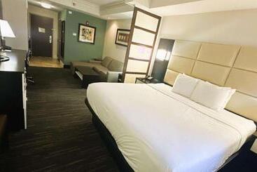 هتل Best Western Plus Jfk Inn And Suites