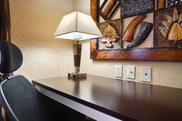 هتل Best Western Plus Jfk Inn & Suites