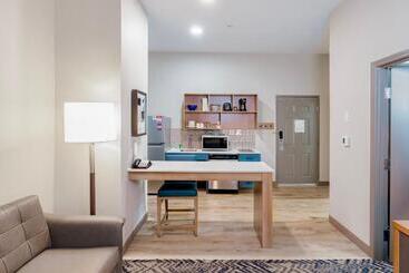هتل Candlewood Suites Oklahoma City Moore, An Ihg
