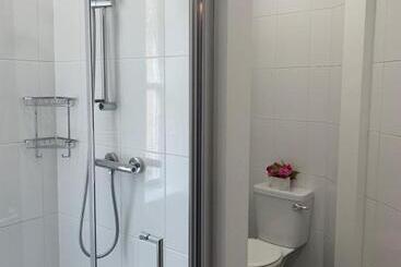 هتل Lanigan S Accommodation