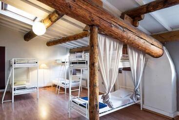 هتل Hostel Vertigo Vieux Port