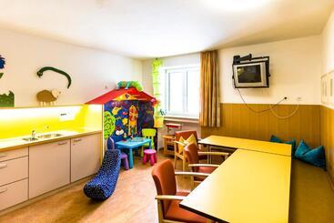 Jugendherberge Garmisch Partenkirchen   Membership Required!