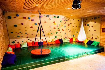 Jugendherberge Garmisch Partenkirchen   Membership Required!
