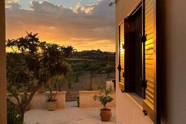 تختخواب و صبحانه Casa California