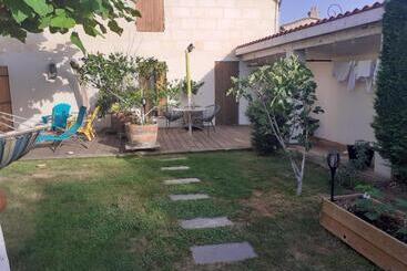 تختخواب و صبحانه Chez Jeanfi