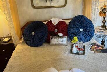 مبيت وإفطار The Abriendo Inn