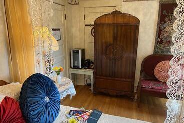 تختخواب و صبحانه The Abriendo Inn