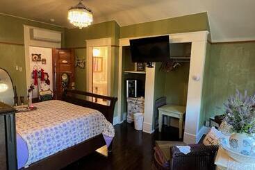 تختخواب و صبحانه The Abriendo Inn