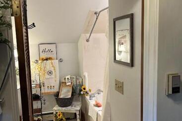 تختخواب و صبحانه The Abriendo Inn