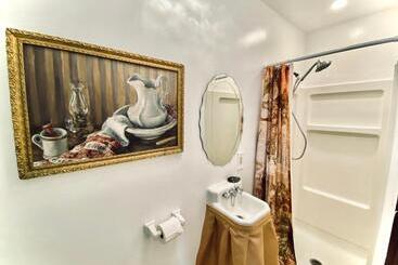 تختخواب و صبحانه The Abriendo Inn